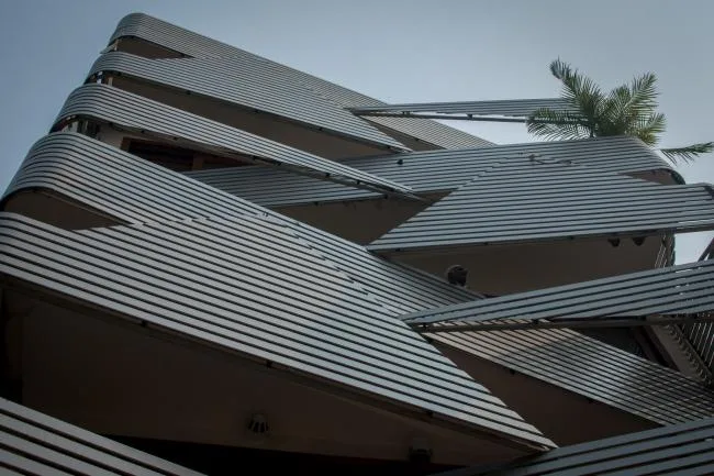 BIM Architecture | Vertical Room with Rigorous Geometric Shapes: India 143 Apartment/Plan Loci