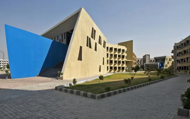 BIM Architecture | Diverse and Colorful, Each Window Has Its Own Personality in Student Apartment Buildings/Sanjay Puri Architecture Firm