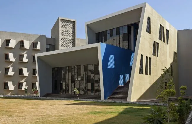 BIM Architecture | Diverse and Colorful, Each Window Has Its Own Personality in Student Apartment Buildings/Sanjay Puri Architecture Firm