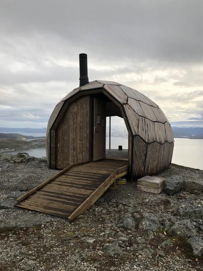 BIM architecture | Hiking traveler's beacon, rock hut under the Northern Lights/PINN Arkitekter