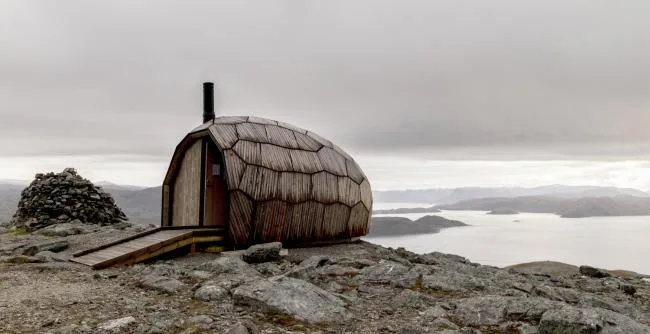 BIM architecture | Hiking traveler's beacon, rock hut under the Northern Lights/PINN Arkitekter