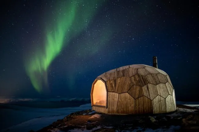 BIM architecture | Hiking traveler's beacon, rock hut under the Northern Lights/PINN Arkitekter