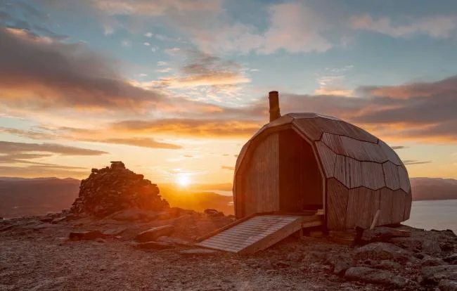 BIM architecture | Hiking traveler's beacon, rock hut under the Northern Lights/PINN Arkitekter