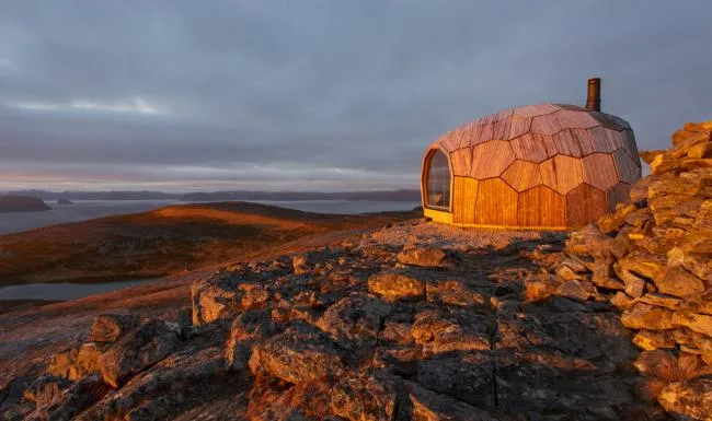 BIM architecture | Hiking traveler's beacon, rock hut under the Northern Lights/PINN Arkitekter