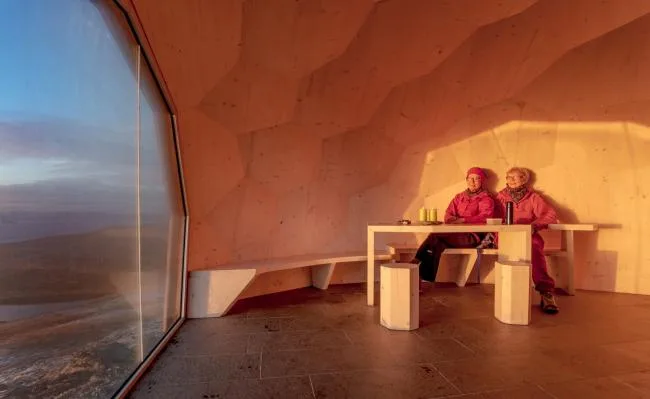 BIM architecture | Hiking traveler's beacon, rock hut under the Northern Lights/PINN Arkitekter