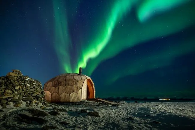 BIM architecture | Hiking traveler's beacon, rock hut under the Northern Lights/PINN Arkitekter