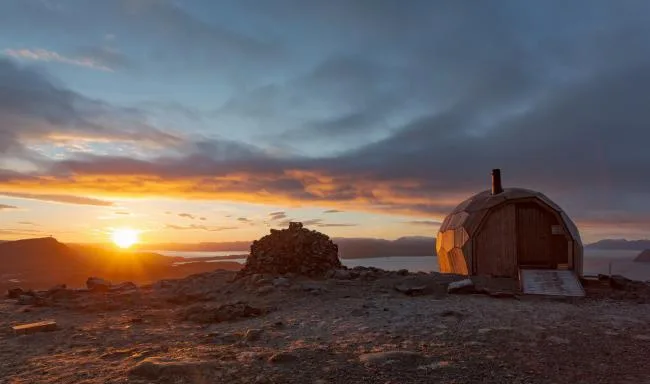 BIM architecture | Hiking traveler's beacon, rock hut under the Northern Lights/PINN Arkitekter