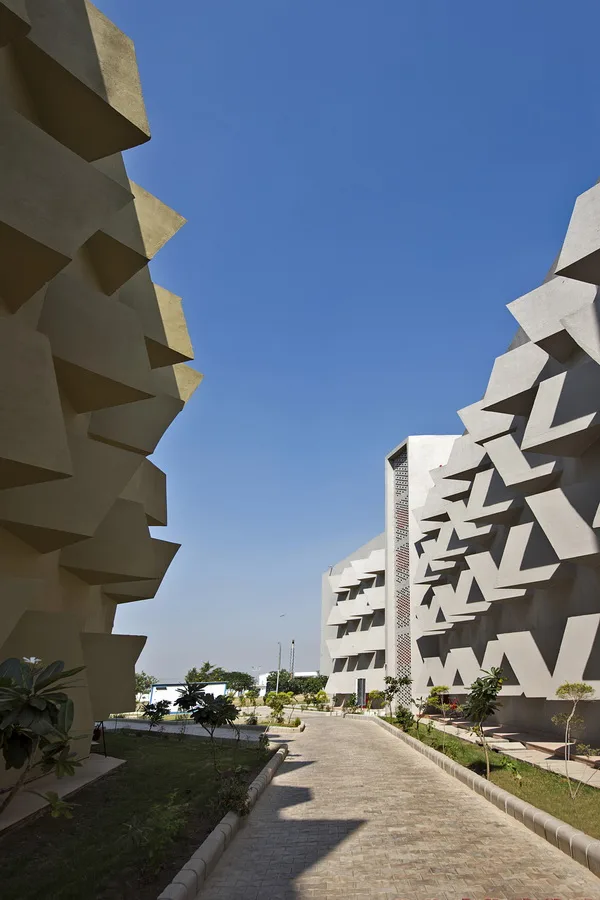 BIM Architecture | Diverse and Colorful, Each Window Has Its Own Personality in Student Apartment Buildings/Sanjay Puri Architecture Firm