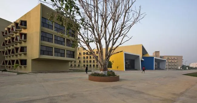 BIM Architecture | Diverse and Colorful, Each Window Has Its Own Personality in Student Apartment Buildings/Sanjay Puri Architecture Firm