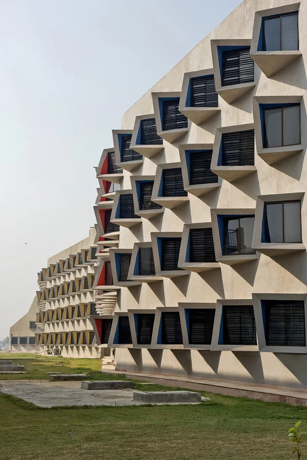 BIM Architecture | Diverse and Colorful, Each Window Has Its Own Personality in Student Apartment Buildings/Sanjay Puri Architecture Firm