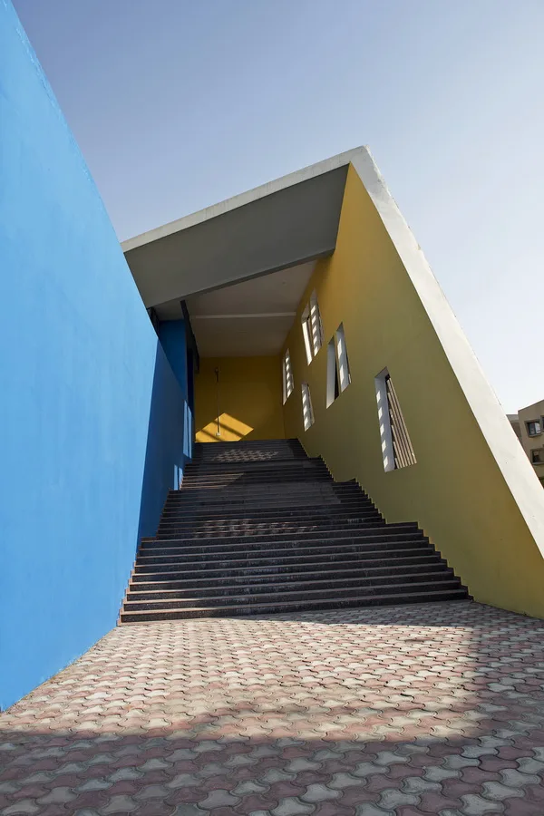 BIM Architecture | Diverse and Colorful, Each Window Has Its Own Personality in Student Apartment Buildings/Sanjay Puri Architecture Firm