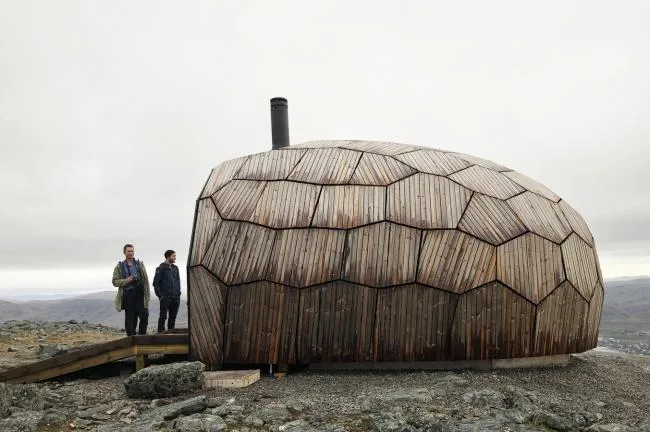 BIM architecture | Hiking traveler's beacon, rock hut under the Northern Lights/PINN Arkitekter