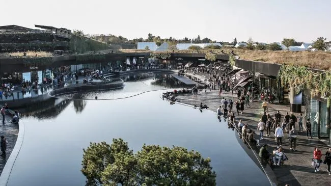BIM Architecture | Lyon Outlets in France, white chambers form villages/Gianni Ranaulo Design