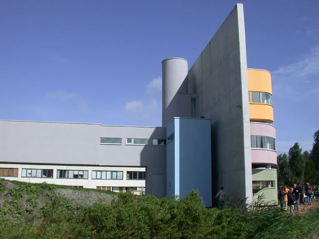 BIM Architecture | A Rebirth of Abandoned Design Years Later, a Stereoscopic Room Divided by a Giant Wall/Wall House 2
