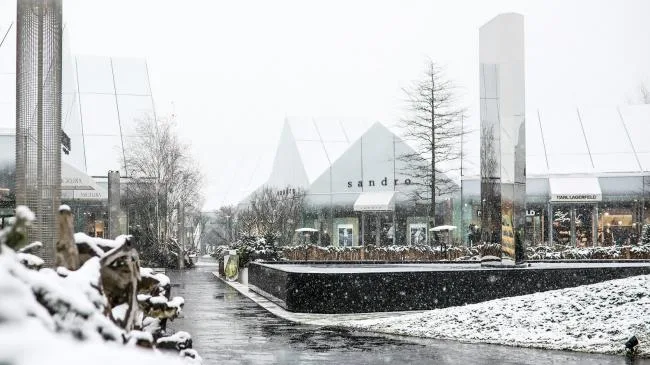 BIM Architecture | Lyon Outlets in France, white chambers form villages/Gianni Ranaulo Design