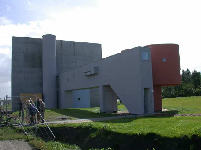 BIM Architecture | A Rebirth of Abandoned Design Years Later, a Stereoscopic Room Divided by a Giant Wall/Wall House 2