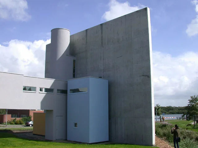 BIM Architecture | A Rebirth of Abandoned Design Years Later, a Stereoscopic Room Divided by a Giant Wall/Wall House 2