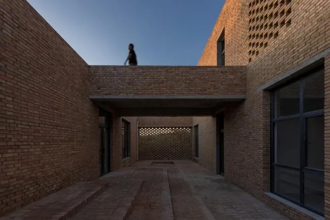 BIM Architecture | Standing tall on the village site, simple yet warm: Architecture in the middle of the Sanhe Village People's Movement/Wall