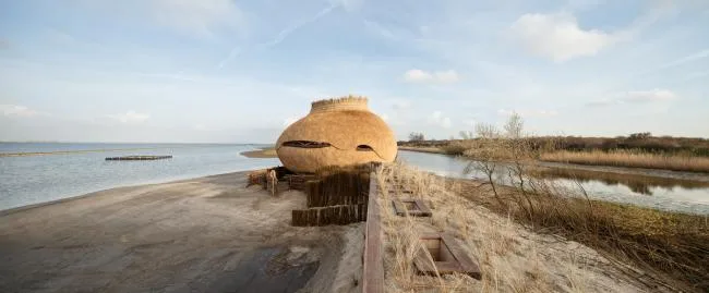BIM Architecture | Waterbird Eggs Living by the Water: Tij Unelegant Bird House/RO& AD Architecten