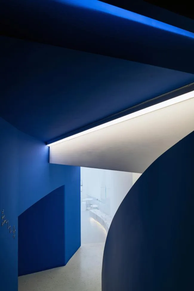 BIM Architecture | Twelve Lines of Poetry Hidden in Space: By JOVE Flower Shop/Mur Mur Lab