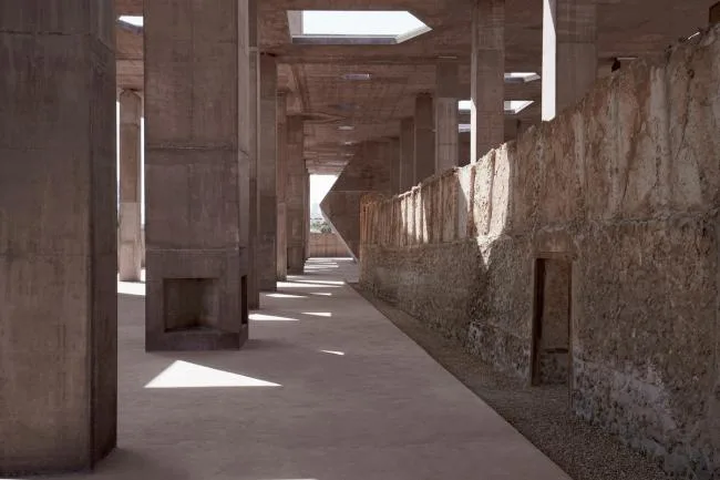 BIM Architecture | Ancient Castle Like Time Weathering: Pearling Site Museum and Import/Valerio Olgiati