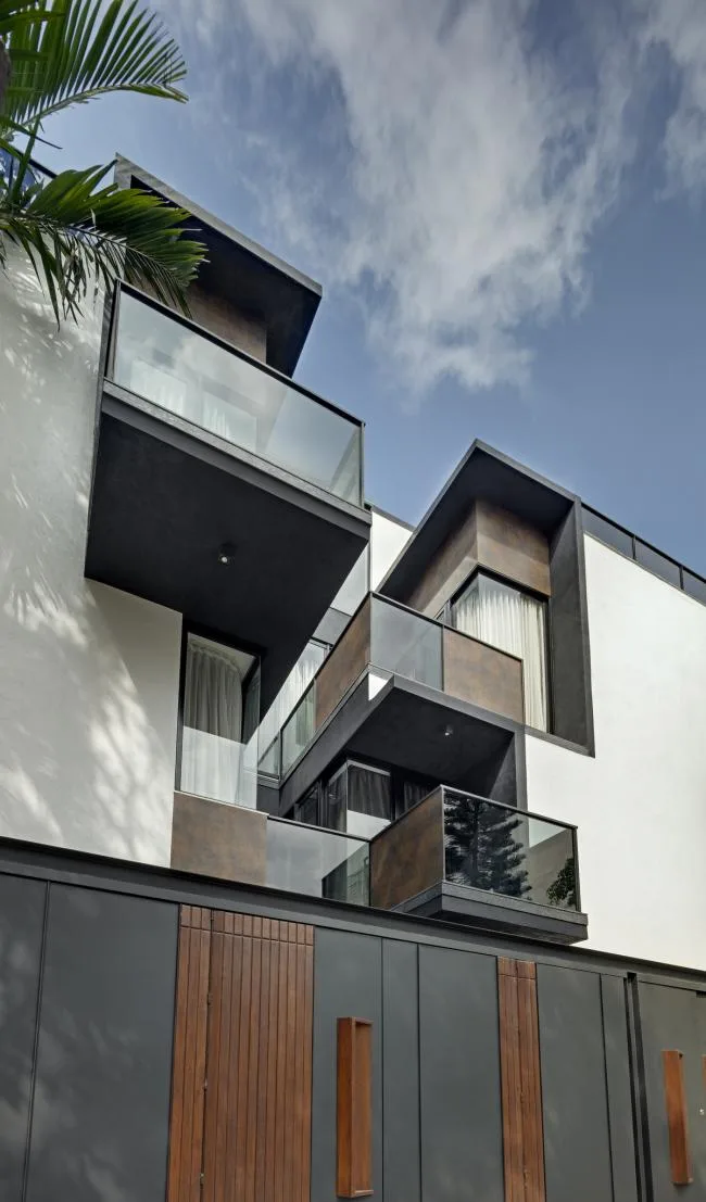 BIM Architecture | Concave and Irregular, Breaking Order: RL Room/SDeG in Bangalore