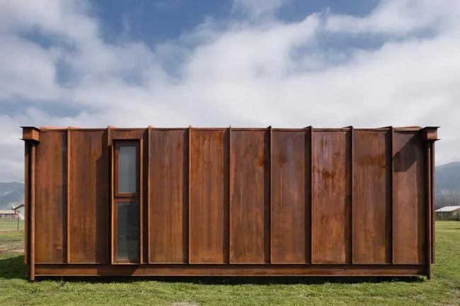 BIM Architecture | Red Hut on Village Grassland: PH2 Room/DX Arquitectos