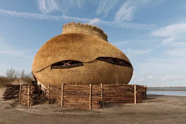 BIM Architecture | Waterbird Eggs Living by the Water: Tij Unelegant Bird House/RO& AD Architecten