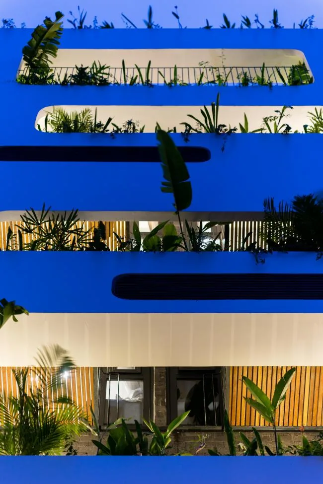 BIM Architecture | Vertical Flower Garden Room Smiling in the Wind/H2