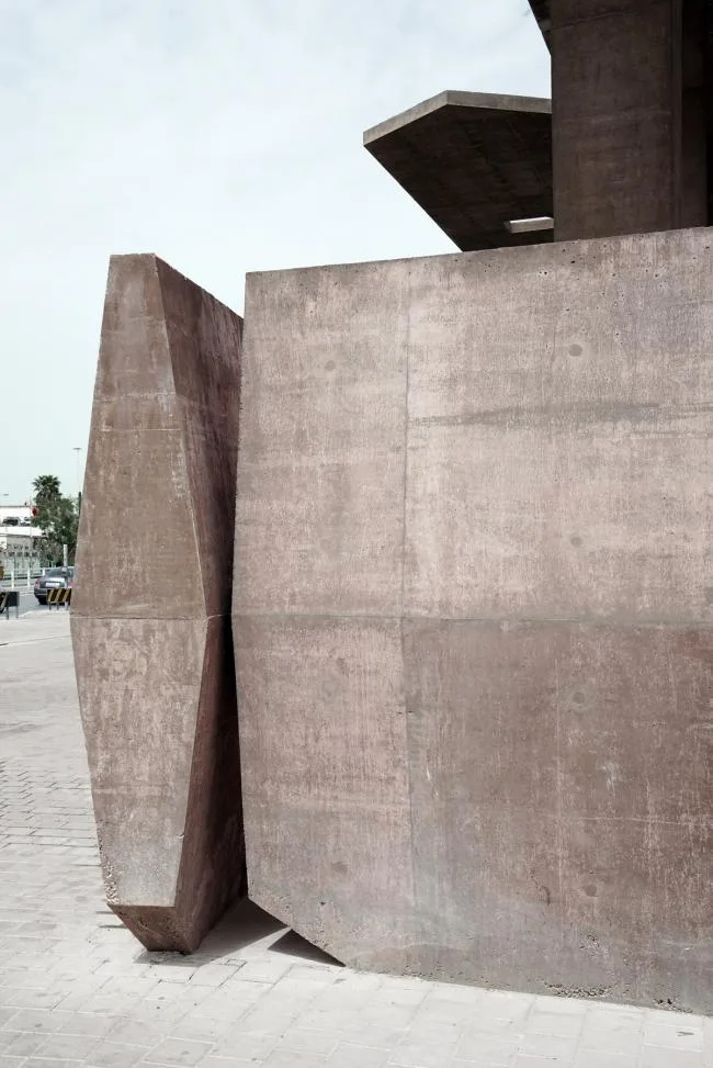 BIM Architecture | Ancient Castle Like Time Weathering: Pearling Site Museum and Import/Valerio Olgiati