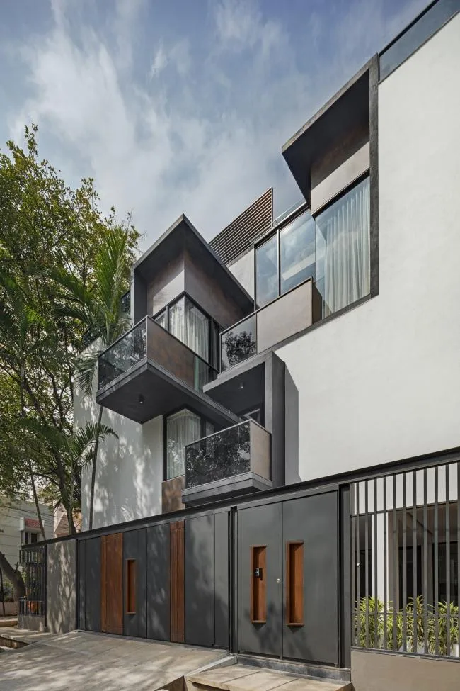 BIM Architecture | Concave and Irregular, Breaking Order: RL Room/SDeG in Bangalore