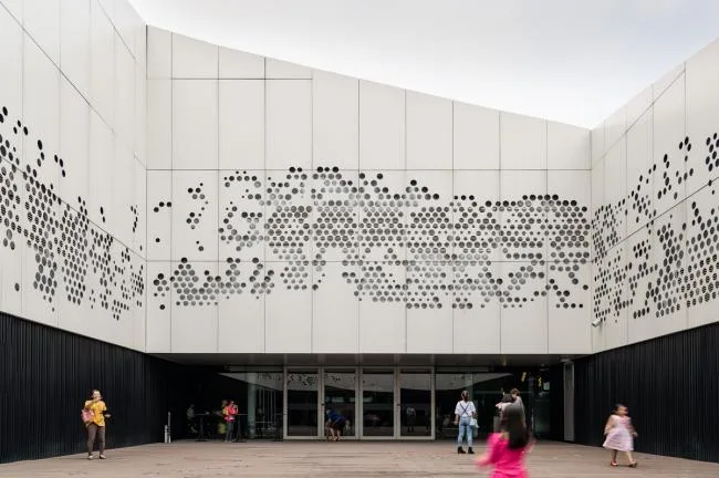 BIM Architecture | Like the free development and extension of banyan tree roots: Kaohsiung Art Center/Mecanoo