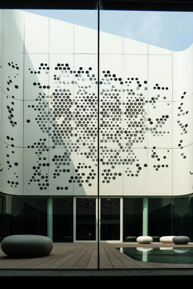 BIM Architecture | Like the free development and extension of banyan tree roots: Kaohsiung Art Center/Mecanoo