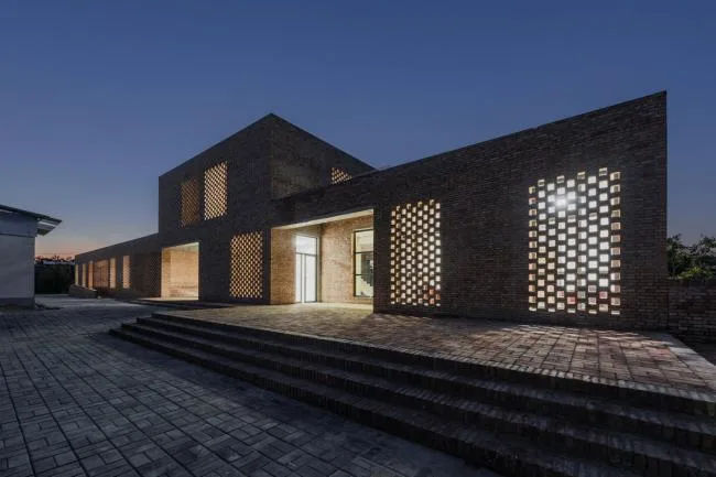 BIM Architecture | Standing tall on the village site, simple yet warm: Architecture in the middle of the Sanhe Village People's Movement/Wall