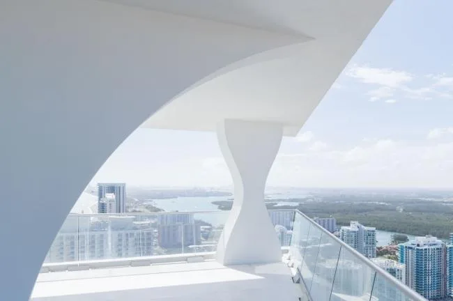 BIM Architecture | Dance Square Grid: Miami Sunshine Beach Pure White Room Tyta Jade Signature/Herzog& De Meuron