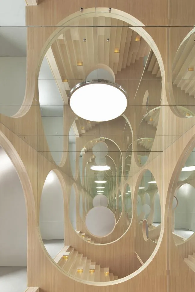 BIM Architecture | Arches and Mirrors: Endless Space of Virtual Reality Contrast/Panda Architecture