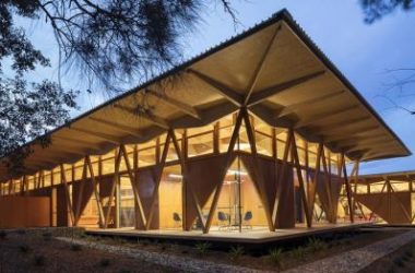 BIM Architecture: Transparent, Open, and Innovatively Leading the Macquarie Year's Eve School Entrepreneurship Incubation Center by Architectus-BIM WORLD