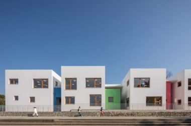 BIM Architecture: Vibrant Corridors Weaving Through White Structures in a Lakeside Jungle Kindergarten by Zhuzhong Engineering Store-BIM WORLD