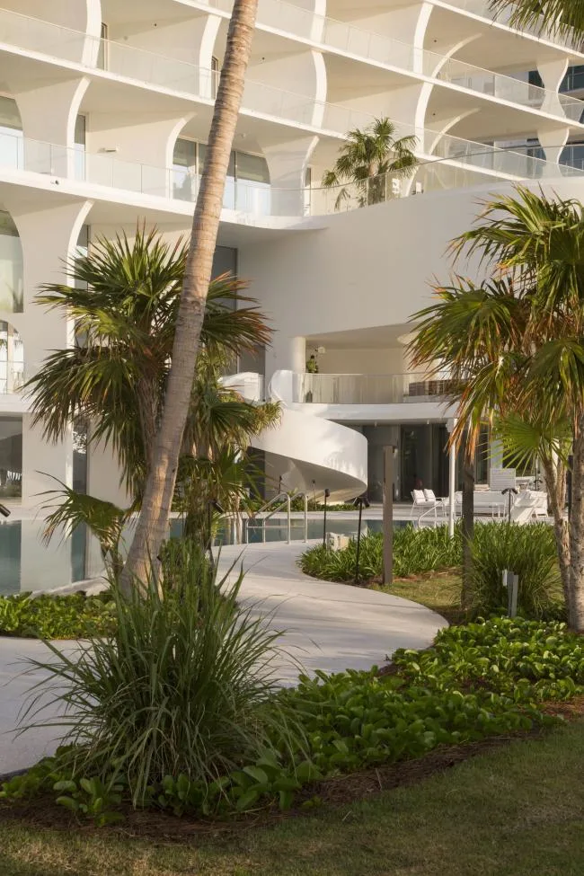 BIM Architecture | Dance Square Grid: Miami Sunshine Beach Pure White Room Tyta Jade Signature/Herzog& De Meuron