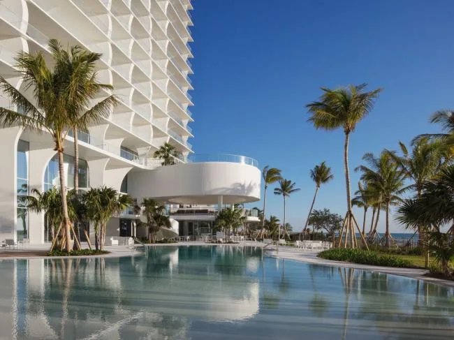 BIM Architecture | Dance Square Grid: Miami Sunshine Beach Pure White Room Tyta Jade Signature/Herzog& De Meuron