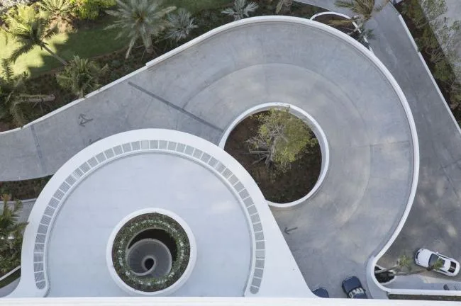 BIM Architecture | Dance Square Grid: Miami Sunshine Beach Pure White Room Tyta Jade Signature/Herzog& De Meuron