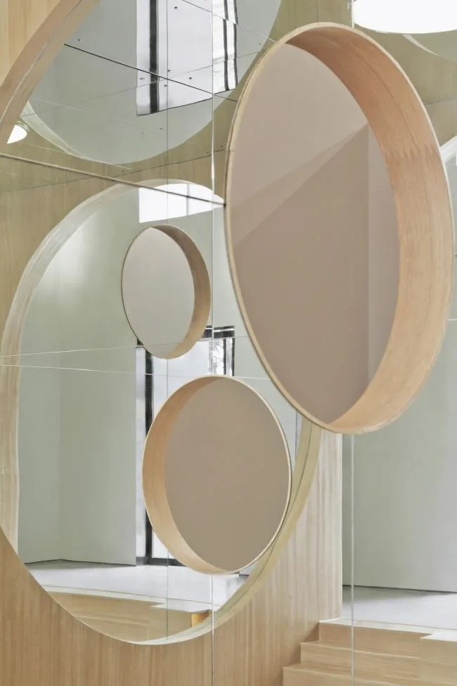 BIM Architecture | Arches and Mirrors: Endless Space of Virtual Reality Contrast/Panda Architecture