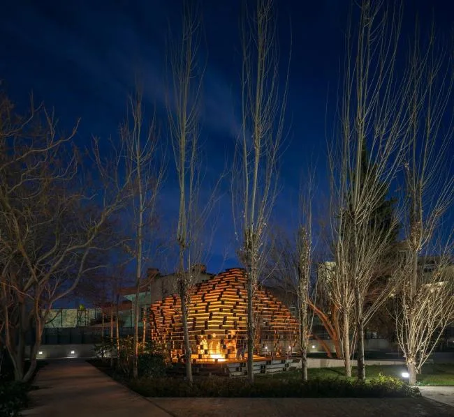 BIM Architecture | Incorporating Ancient Elements, Pillarless Canopy Built with Flake "Fish Scales"/Olgooco