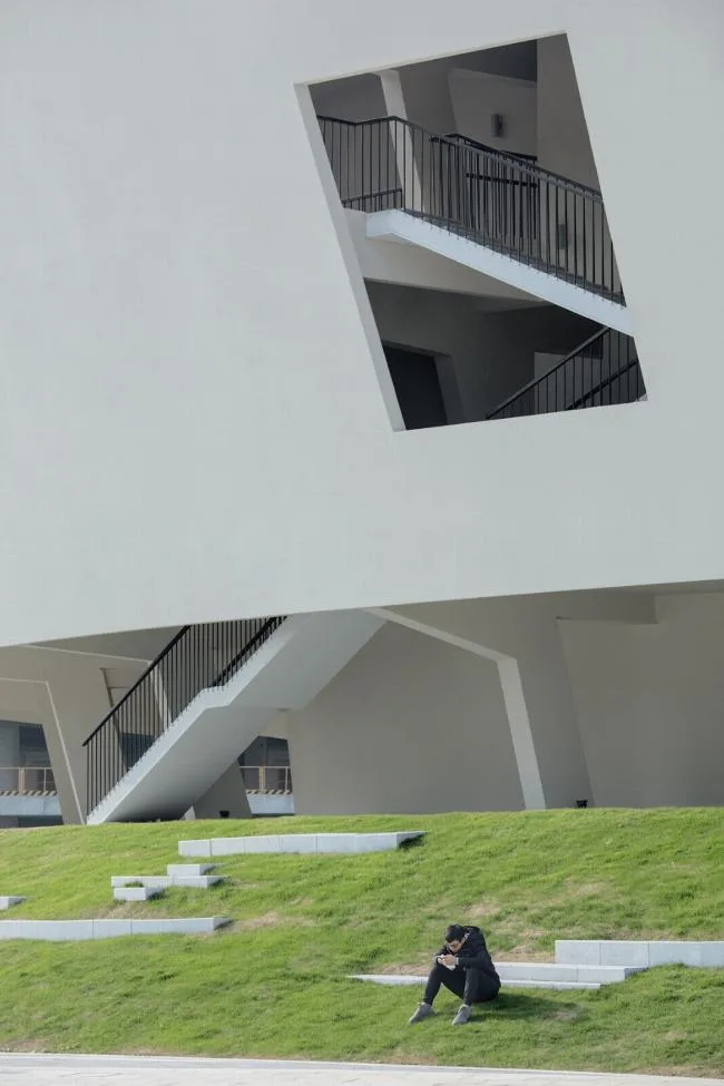BIM Architecture | Quiet as a Virgin, Flowing with Light - China Textile City Fashion announces cinema/WAU Architecture Firm