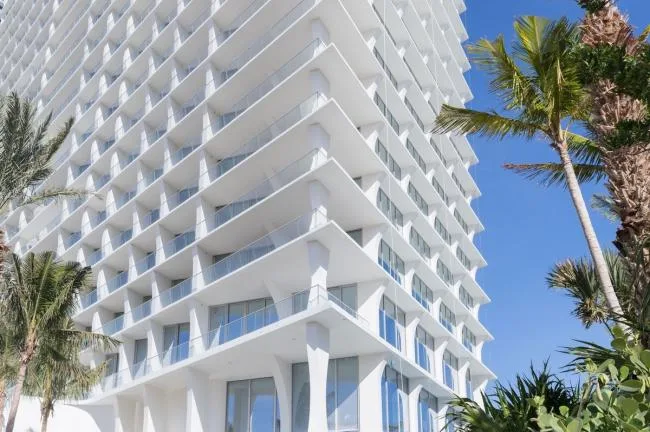 BIM Architecture | Dance Square Grid: Miami Sunshine Beach Pure White Room Tyta Jade Signature/Herzog& De Meuron