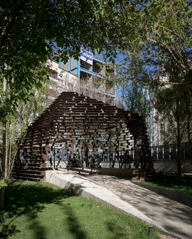 BIM Architecture | Incorporating Ancient Elements, Pillarless Canopy Built with Flake "Fish Scales"/Olgooco