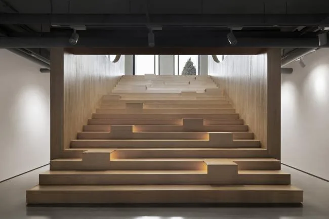 BIM Architecture | Arches and Mirrors: Endless Space of Virtual Reality Contrast/Panda Architecture