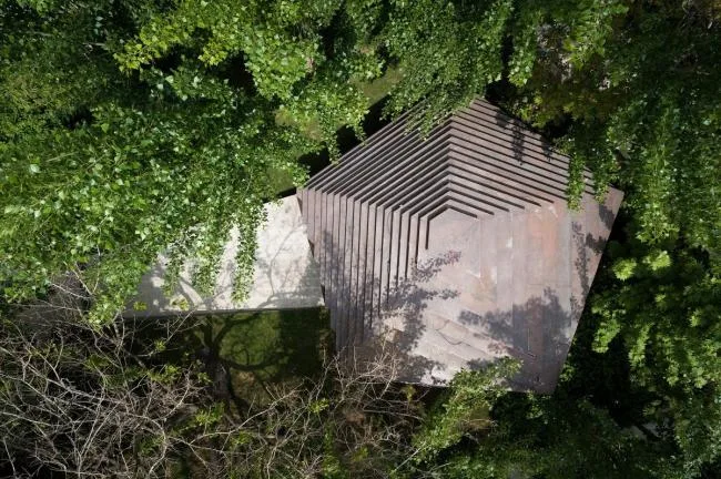 BIM Architecture | Incorporating Ancient Elements, Pillarless Canopy Built with Flake "Fish Scales"/Olgooco