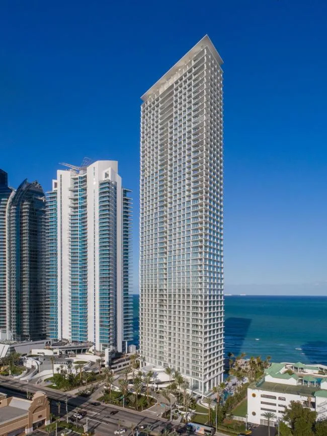 BIM Architecture | Dance Square Grid: Miami Sunshine Beach Pure White Room Tyta Jade Signature/Herzog& De Meuron