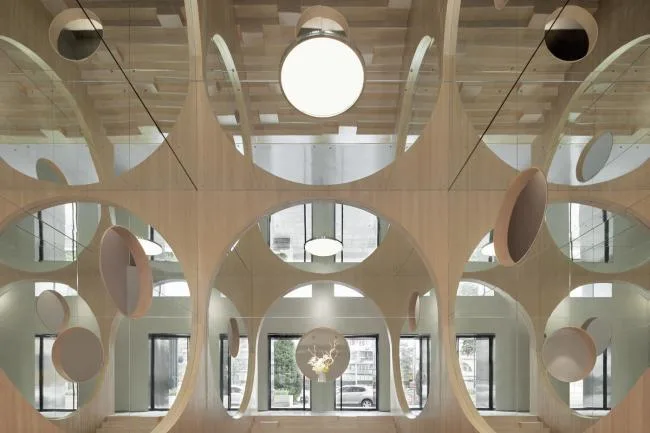 BIM Architecture | Arches and Mirrors: Endless Space of Virtual Reality Contrast/Panda Architecture